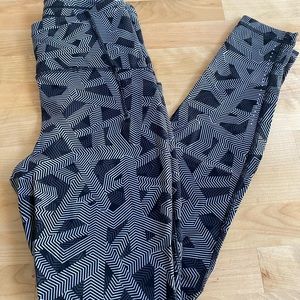 Lululemon Swift Speed HR Tight 28”, Size 4